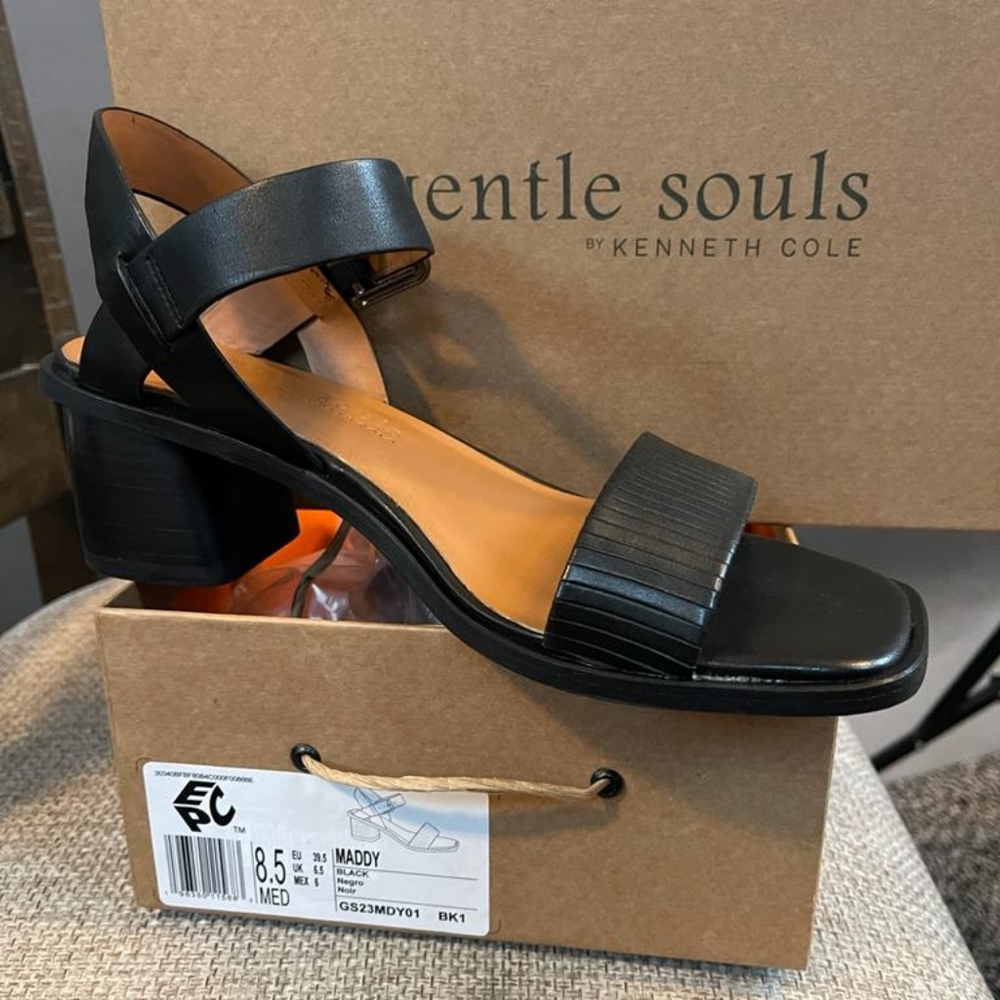 Kenneth Cole NEW Sandals with heel